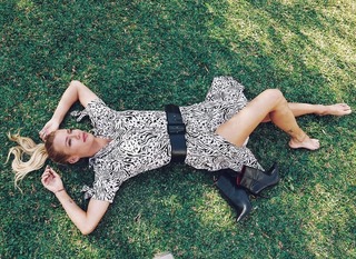 Nicole Neumann feet photo thumbnail