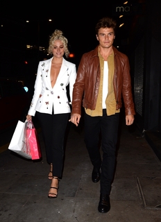 Pixie Lott feet photo thumbnail