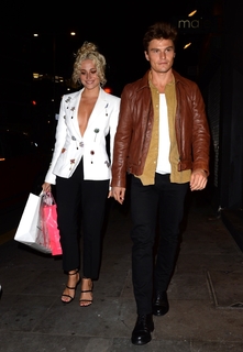 Pixie Lott feet photo thumbnail