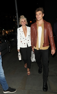 Pixie Lott feet photo thumbnail