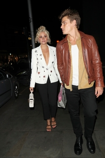 Pixie Lott feet photo thumbnail