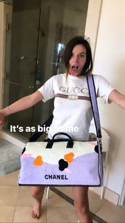 Bella Thorne feet photo thumbnail