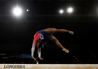 Simone Biles feet photo thumbnail