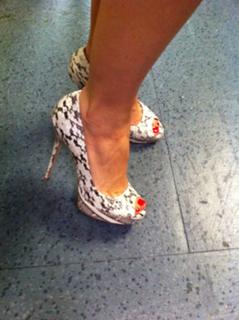Sasha Alexander feet photo thumbnail