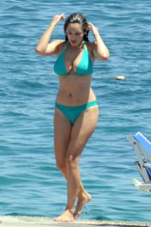 Kelly Brook feet photo thumbnail
