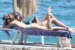 Kelly Brook feet photo thumbnail