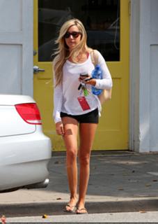 Ashley Tisdale feet photo thumbnail
