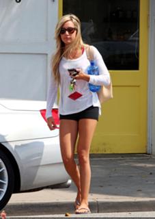 Ashley Tisdale feet photo thumbnail