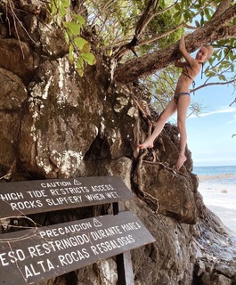 Katie Cassidy feet photo thumbnail
