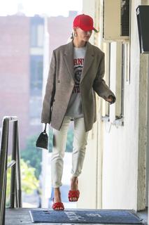 Hailey Bieber feet photo thumbnail