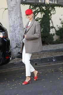 Hailey Bieber feet photo thumbnail
