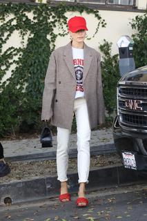 Hailey Bieber feet photo thumbnail