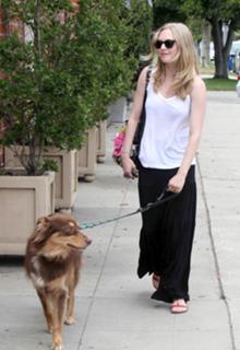 Amanda Seyfried feet photo thumbnail