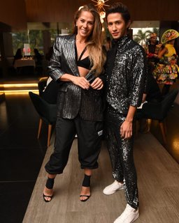 Adriane Galisteu feet photo thumbnail
