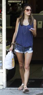 Alessandra Ambrosio feet photo thumbnail