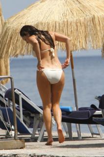 Kelly Brook feet photo thumbnail