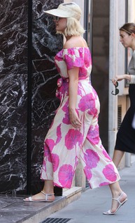 Katy Perry feet photo thumbnail
