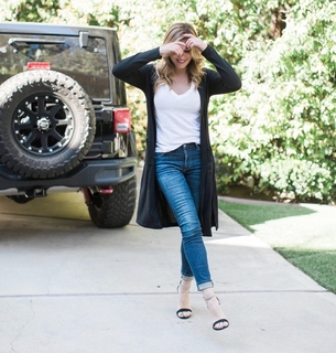 Daisy Fuentes feet photo thumbnail