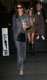 Cindy Crawford feet photo thumbnail