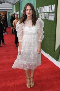 Keira Knightley feet photo thumbnail