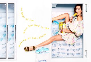 Zoey Deutch feet photo thumbnail