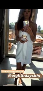 Brooke Burke feet photo thumbnail