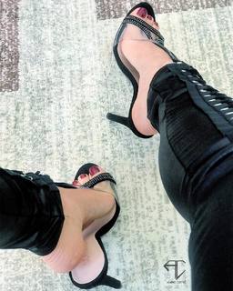 Alaine Crissiê feet photo thumbnail