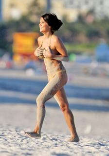 Arianny Celeste feet photo thumbnail