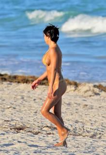 Arianny Celeste feet photo thumbnail