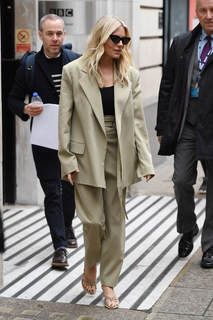 Sienna Miller feet photo thumbnail