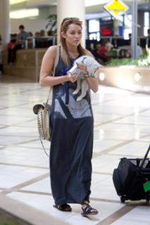 Miley Cyrus feet photo thumbnail