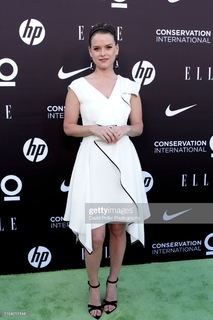 Alice Eve feet photo thumbnail