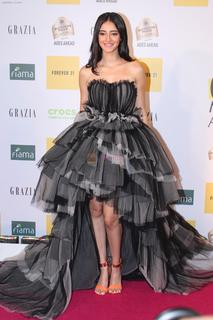 Ananya Pandey feet photo thumbnail