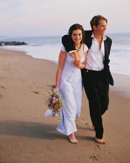 Anne Hathaway feet photo thumbnail