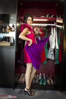 Selena Gomez feet photo thumbnail