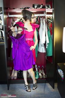 Selena Gomez feet photo thumbnail