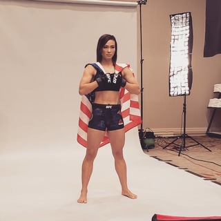 Michelle Waterson feet photo thumbnail