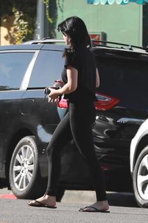 Ariel Winter feet photo thumbnail