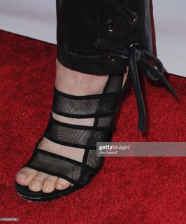 Alyssa Milano feet photo thumbnail