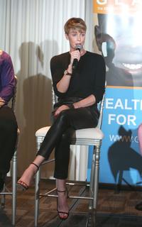 Charlize Theron feet photo thumbnail