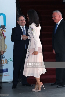 Queen Letizia of Spain feet photo thumbnail
