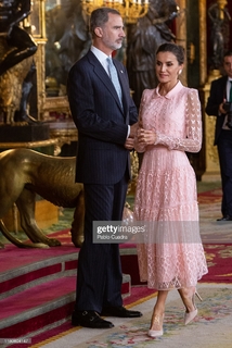 Queen Letizia of Spain feet photo thumbnail