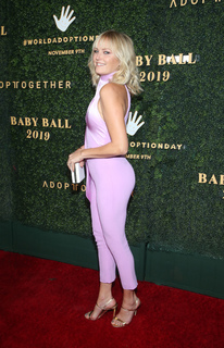 Malin Akerman feet photo thumbnail
