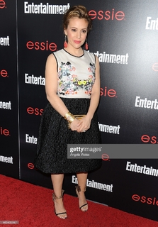Alyssa Milano feet photo thumbnail