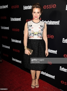 Alyssa Milano feet photo thumbnail