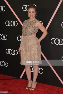 Alyssa Milano feet photo thumbnail