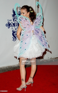 Alyssa Milano feet photo thumbnail