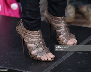 Alyssa Milano feet photo thumbnail