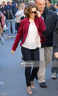 Alyssa Milano feet photo thumbnail