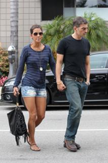 Halle Berry feet photo thumbnail